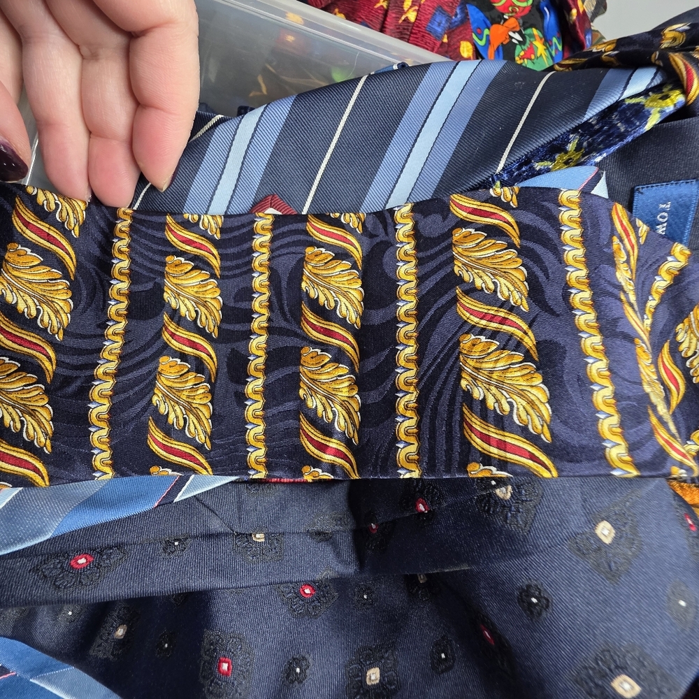 Box Of 49 Ties!! Lots With Tags Still On! - Picture 11 of 16